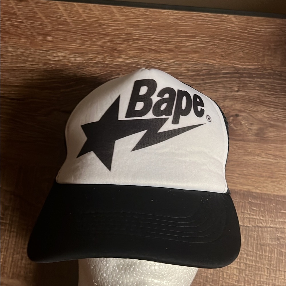 Bapesta trucker hat